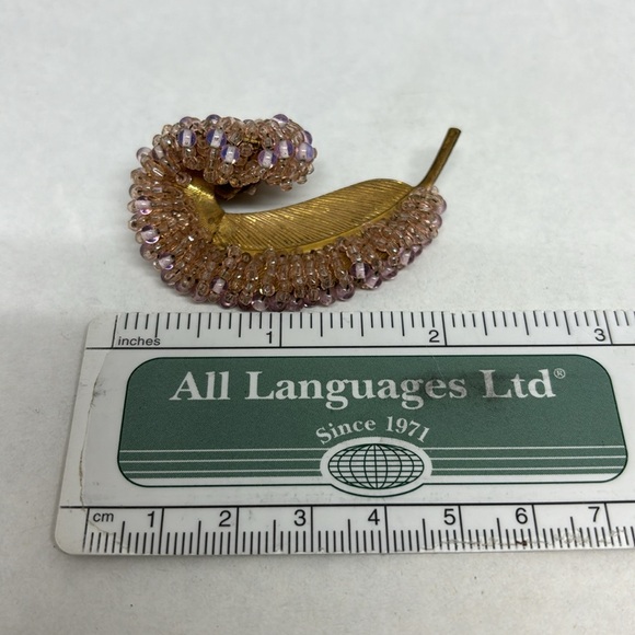 Gorgeous signed Miriam Haskell beaded leaf pin. - Picture 4 of 12